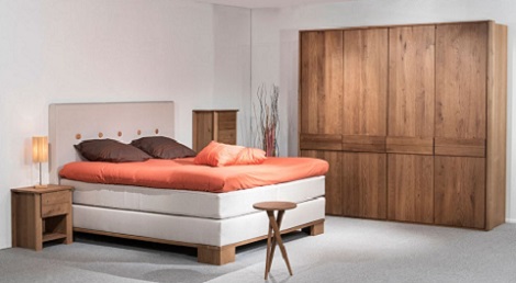 van Houdt Catania bed,boxspring,ladekast hoog, draaideurkast,E60 naturel,gestoomd hevea hout